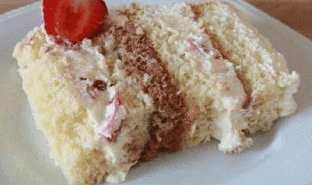 Bolo de Aniversário Gourmet: Cremoso, Molhadinho e Perfeito para Celebrar!