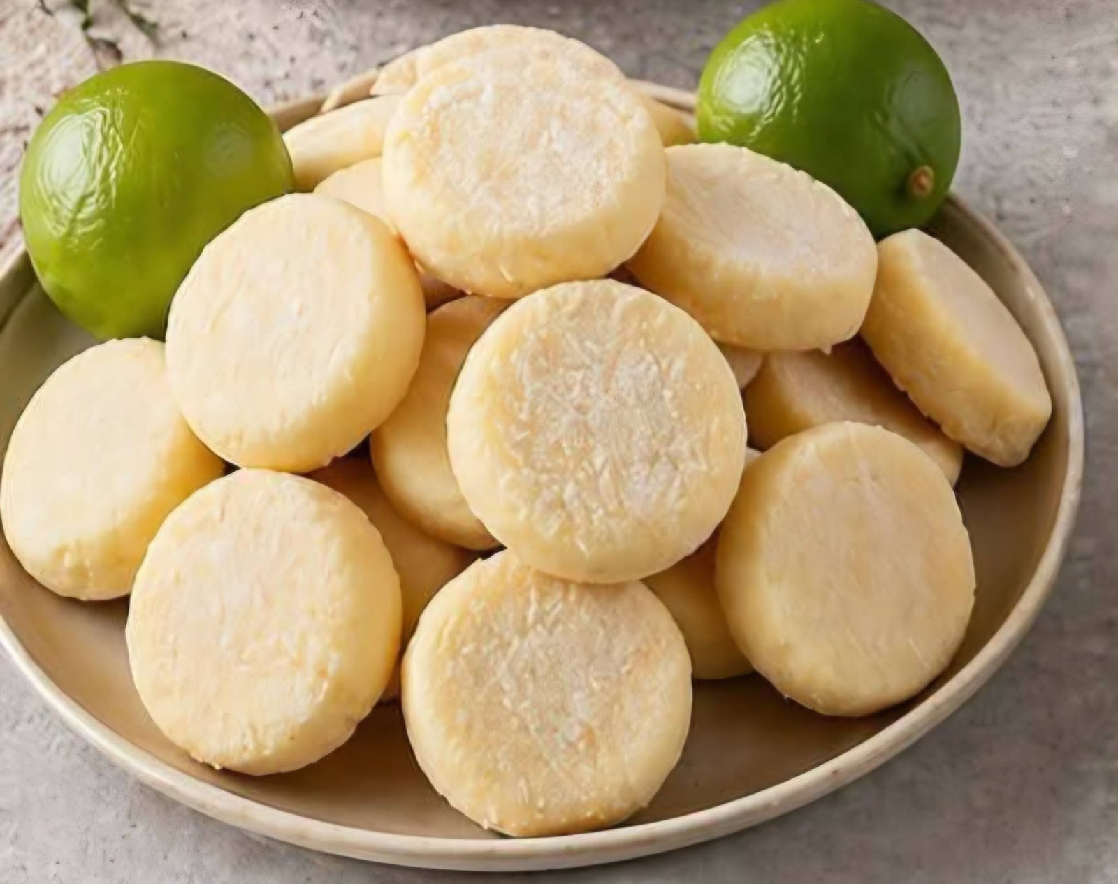 Biscoitinhos Amanteigados de Limão: derretem na boca e deixam a cozinha com aquele cheirinho irresistível