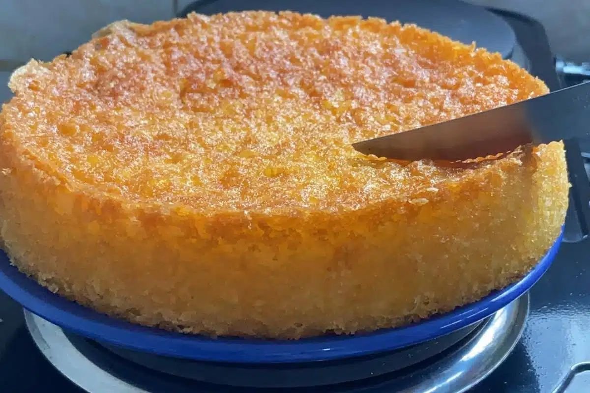 Bolo sem farinha de trigo: fofinho, amarelinho e tão gostoso que ninguém acredita que não leva farinha