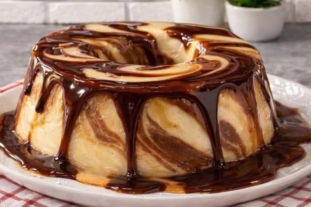 Pudim Mesclado de Leite Ninho com Chocolate: a sobremesa cremosa que impressiona pela beleza e pelo sabor