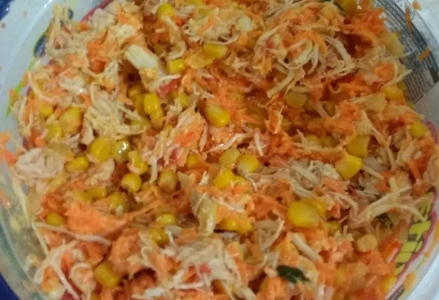 Salada Cremosa de Frango Desfiado: a receita fácil, econômica e perfeita para qualquer ocasião