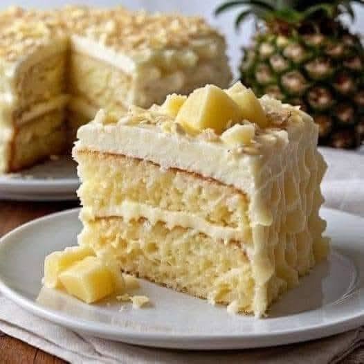 Fiz esse Bolo de Abacaxi com Chocolate Branco e todo mundo aqui em casa pediu mais um pedaço