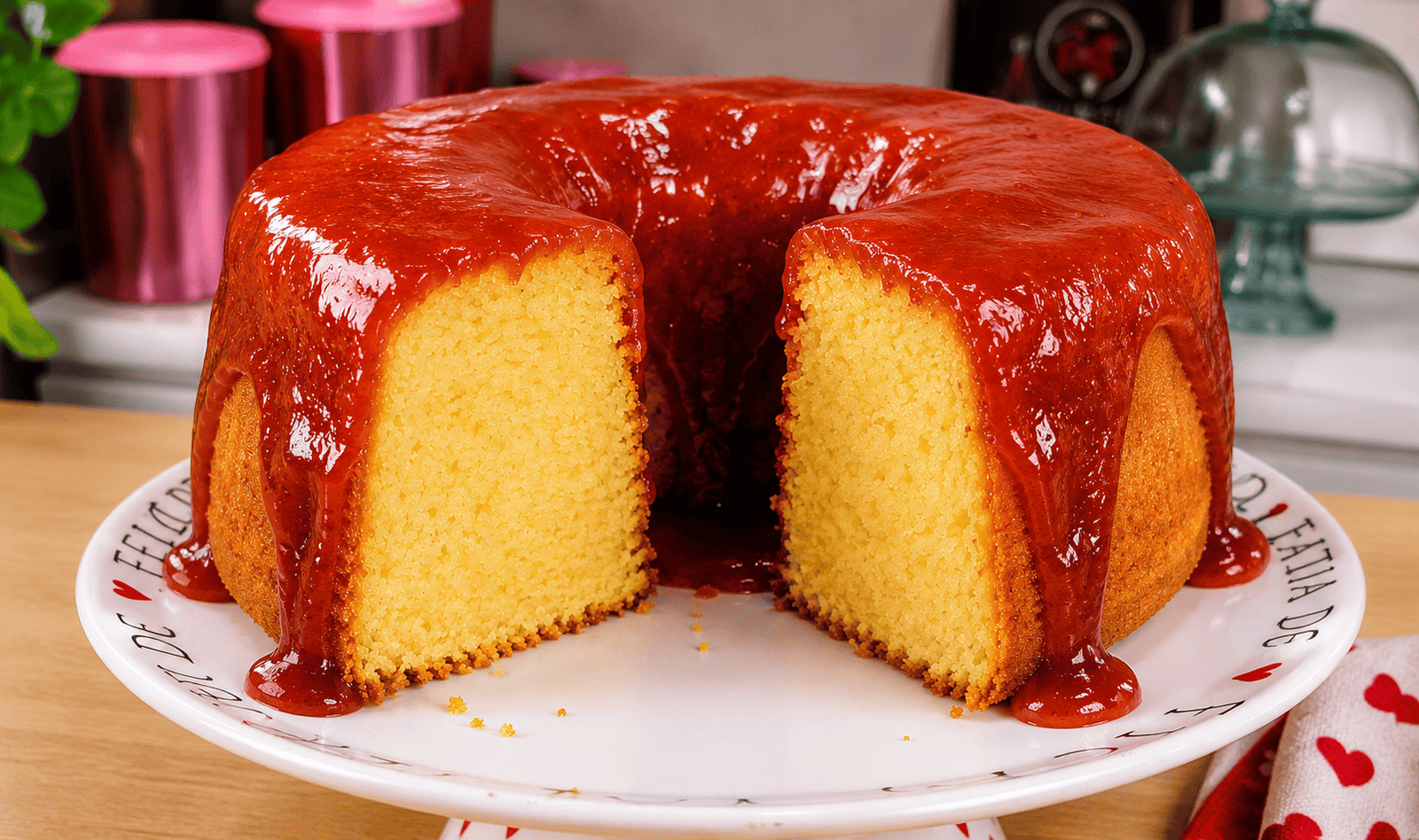 Fiz esse bolo fofinho com cobertura de goiabada e meu marido disse que era bolo de confeitaria